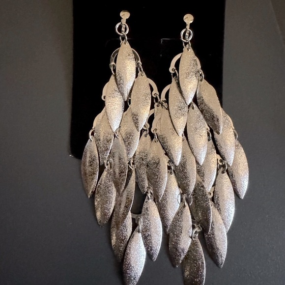 Elegant Statement Silver Leaf Drop Clip On Earrings (New) - Picture 5 of 8